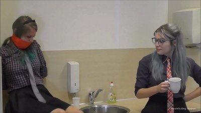 စွဲလမ်းခြင်း/ ကြိုးတုပ် ချည်နှောင်ခြင်း/ ဒုက္ခရောက်နေသော အမျိုးသမီး